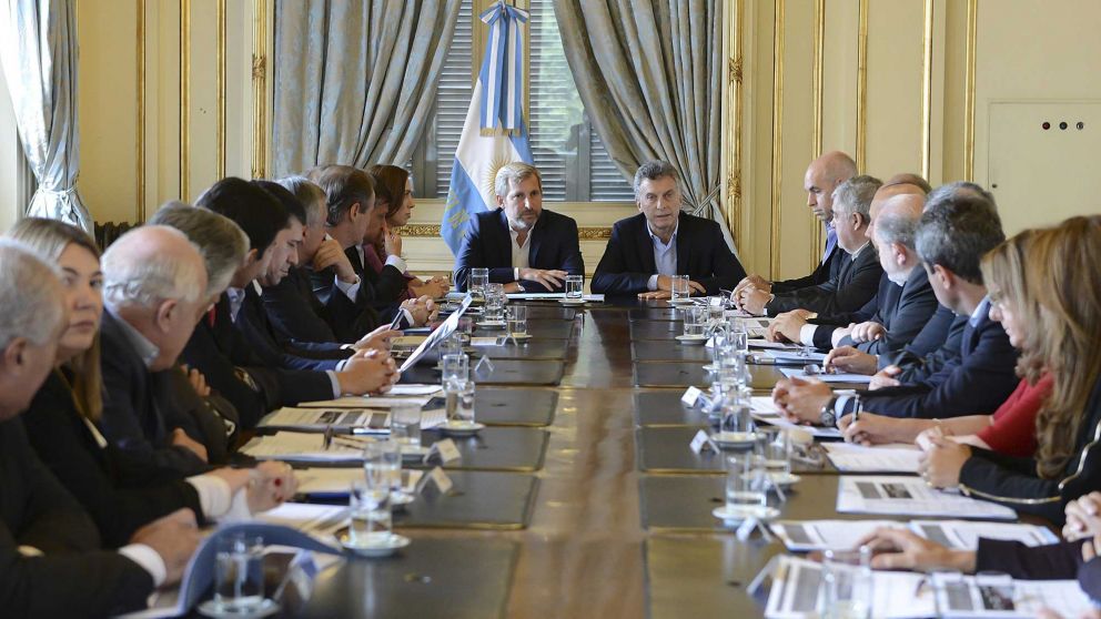 Tras la victoria en provincias opositoras, Macri se reúne con gobernadores
