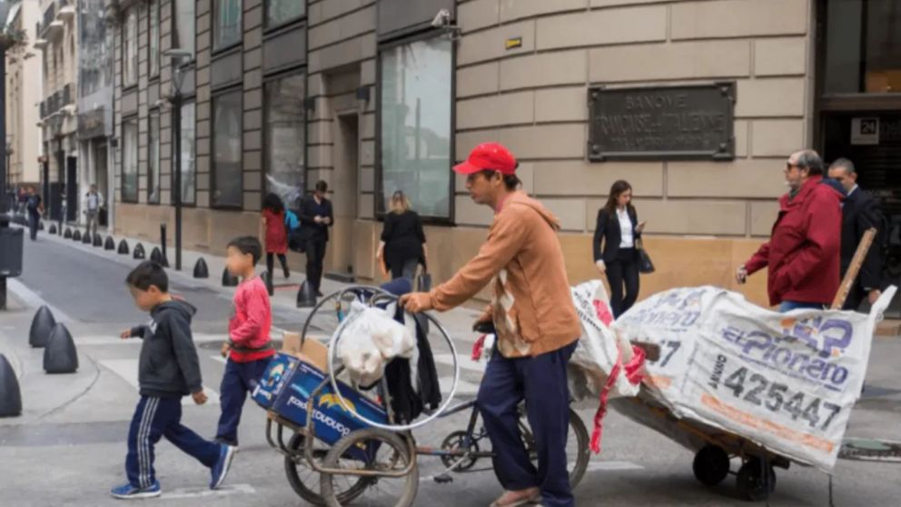 Cayó la pobreza en CABA, pero aún afecta a medio millón de personas