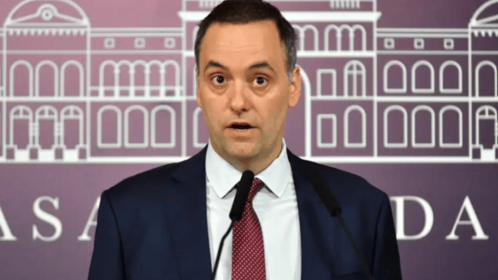El jefe de Gabinete, Manuel Adorni, anunció la medida