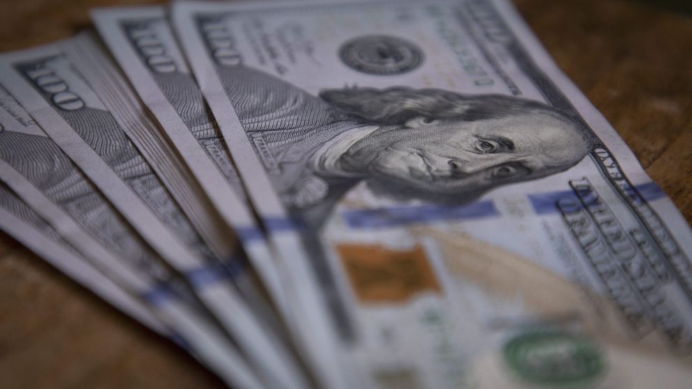 El dólar recibió a las nuevas bandas con subas