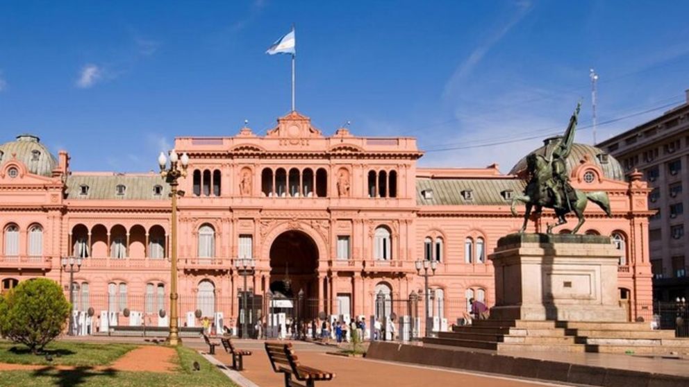 Con el proyecto de reforma laboral terminado, el Gobierno encara una ofensiva para sumar votos en el Congreso, en medio de tensiones con la CGT y presiones del sector empresario.