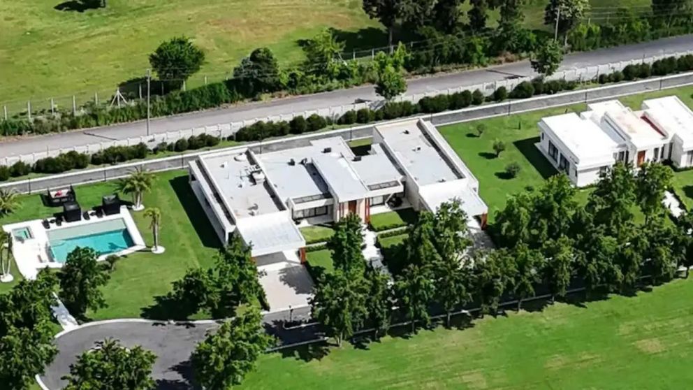 El expediente por la mansión de Pilar quedó este martes atrapado en una disputa abierta entre juzgados federales.