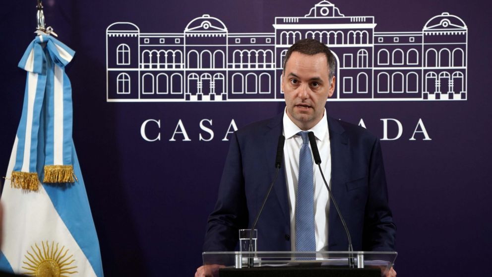 Adorni explicó los motivos de la renuncia de Lavagna