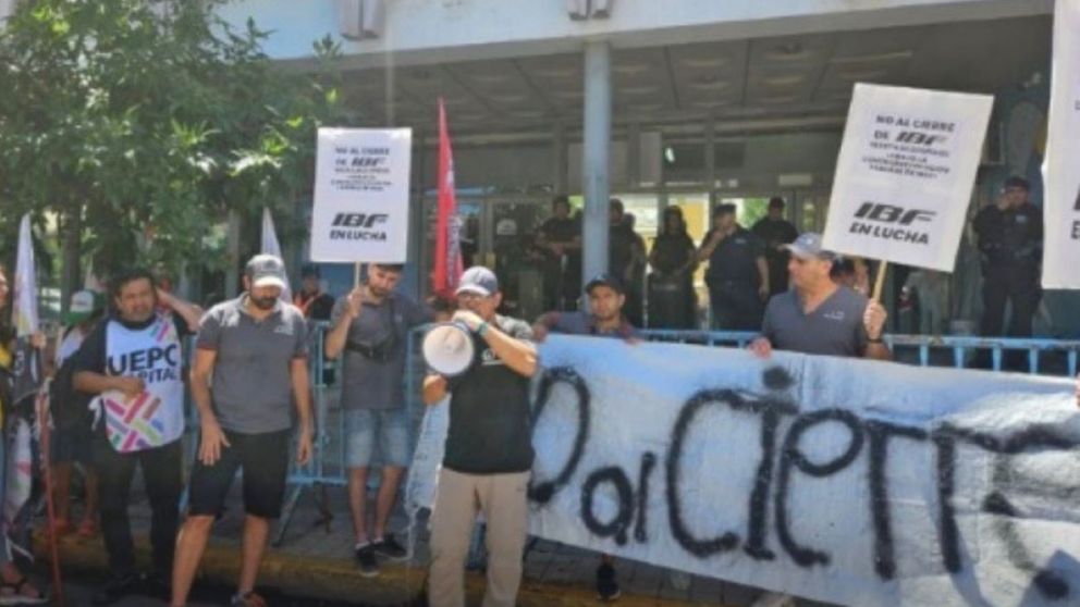 Cerró una de las principales fábricas de neumáticos de competición usados en todas las categorías