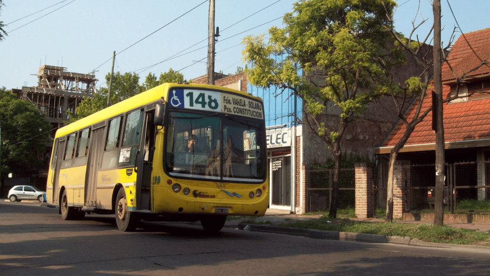 La línea 148 sigue sin circular y el paro es por tiempo indeterminado