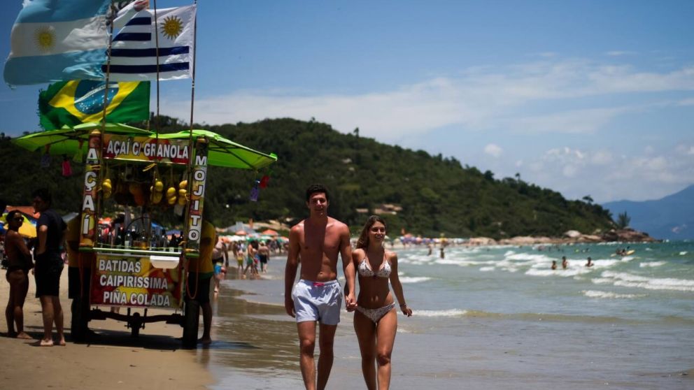 Brasil vuelve a atraer a los argentinos, pero la cuenta del verano ya no es la misma