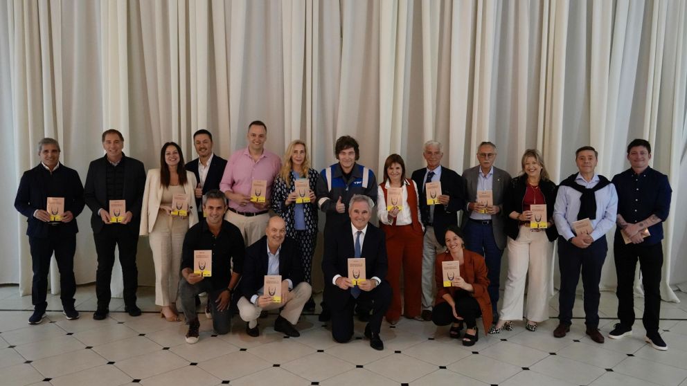 El presidente Javier Milei encabezó un encuentro de cierre de año con su Gabinete en la Quinta de Olivos.