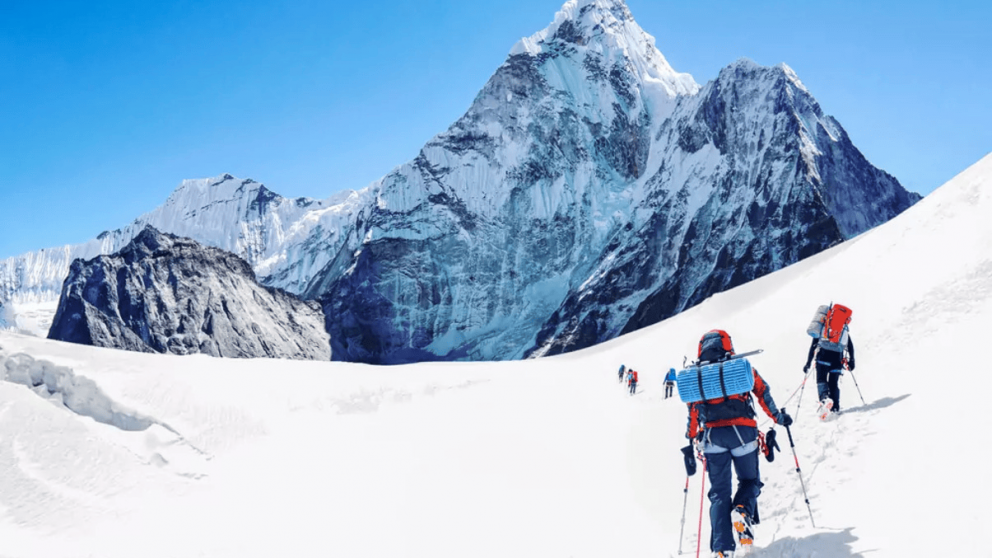Escalar el monte Everest en Nepal ahora es más difícil