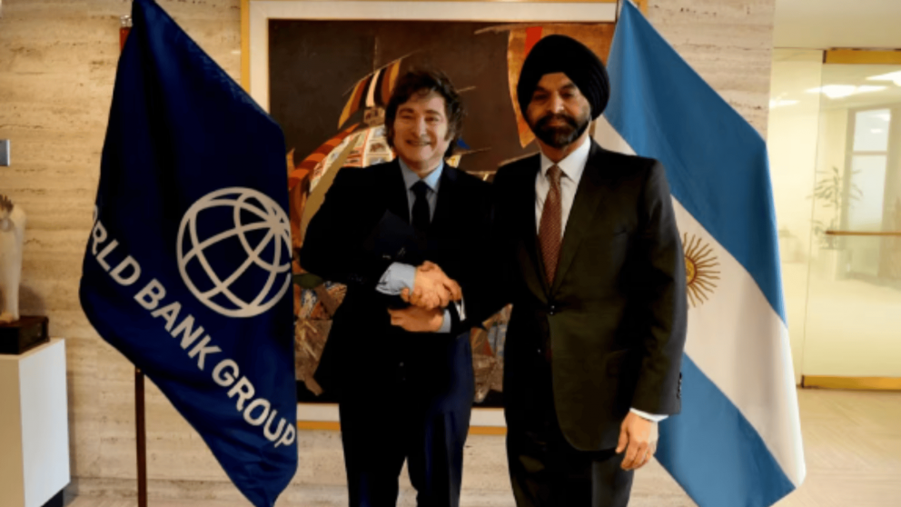 Javier Milei con el presidente del Banco Mundial.