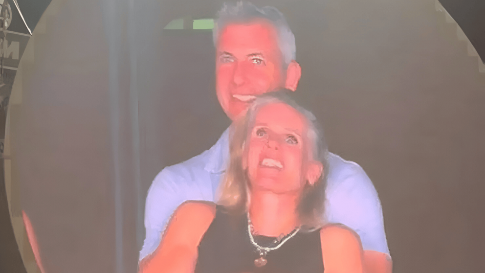 El beso abrió una herida que sigue sin cerrar