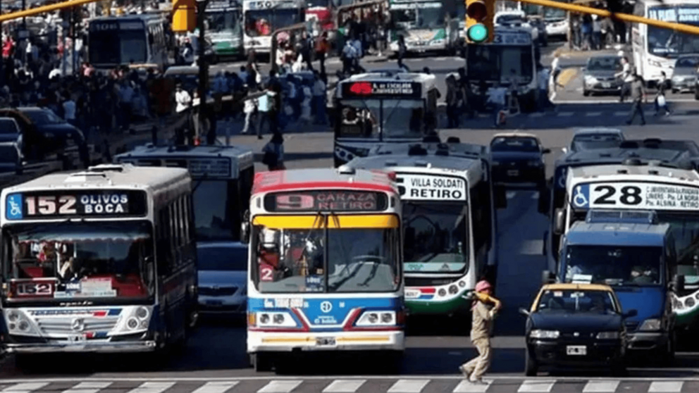 Subtes, trenes, colectivos y taxis: cómo funcionan en Nochebuena y Navidad