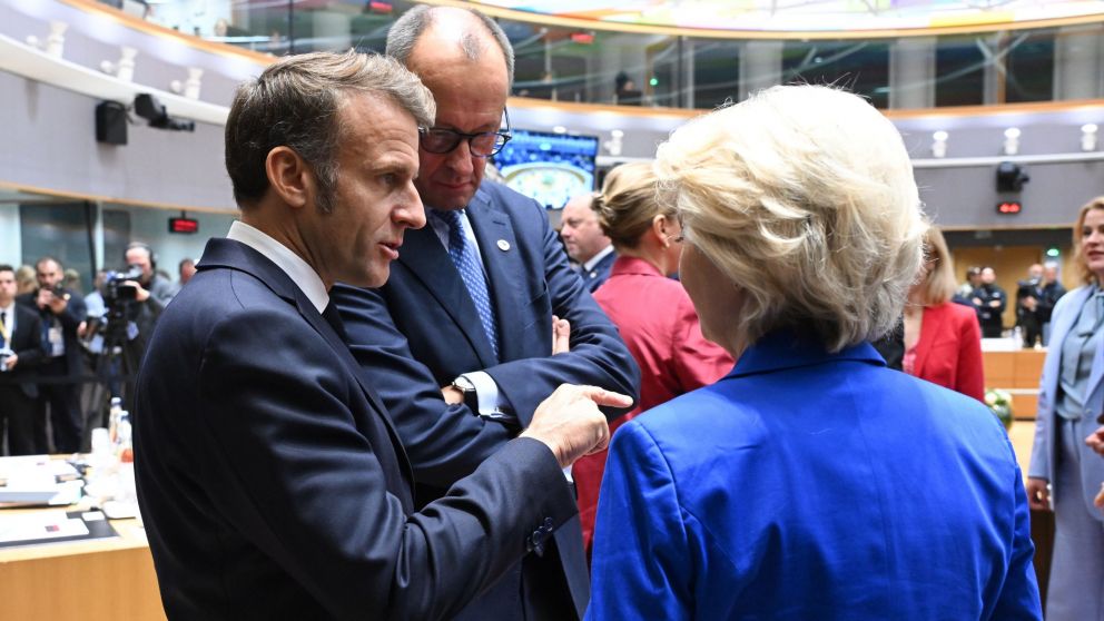 Macron, Von der Leyen y Merz, lideres de la Unión Europea, que pausan el acuerdo con el Mercosur