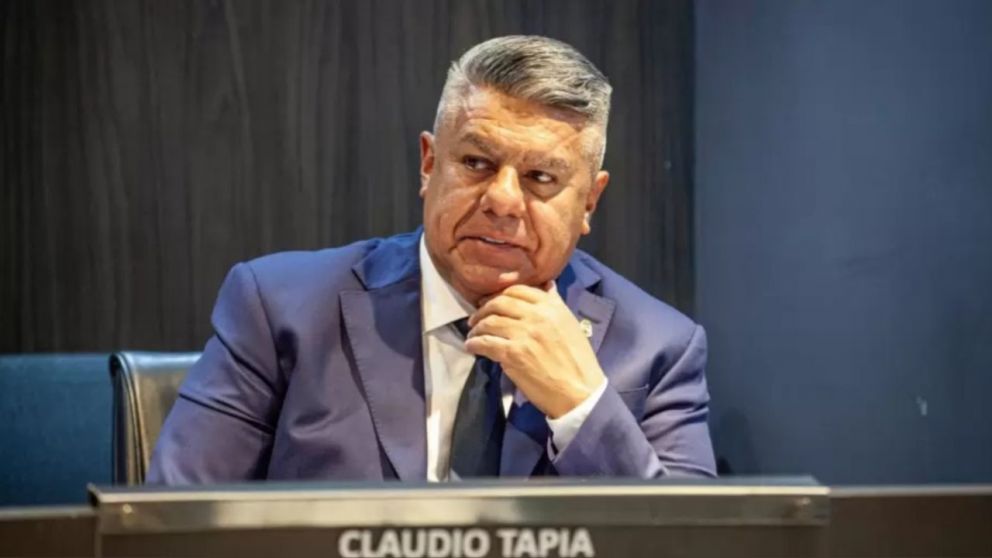 La IGJ intimó a la AFA y a la Superliga a explicar irregularidades en sus balances y advirtió que podría aplicar sanciones económicas.