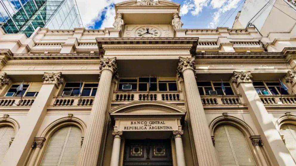 El Banco Central ya compró más de USD 2.000 millones en 2026 y el dólar mayorista cayó a $1.395.