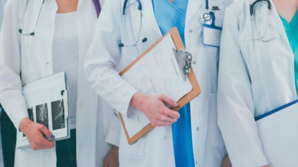 El médico debe actualizarse, pero también tiene que aprender a seleccionar información confiable, integrar saberes y sostener un pensamiento crítico