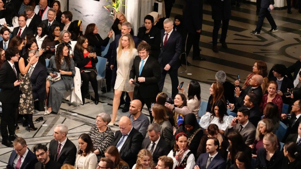 El presidente Javier Milei lleg� a la ceremonia de entrega del Premio Nobel de la Paz acompa�ado por la secretaria general de la Presidencia, Karina Milei.
