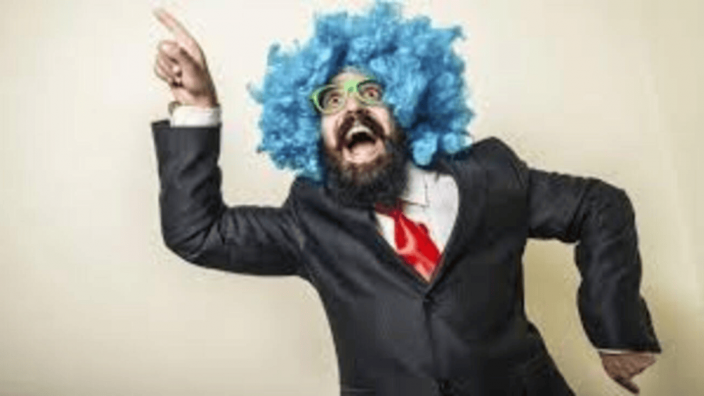 ¿Qué significa que una persona siempre esté haciendo chistes todo el día, según la psicología?