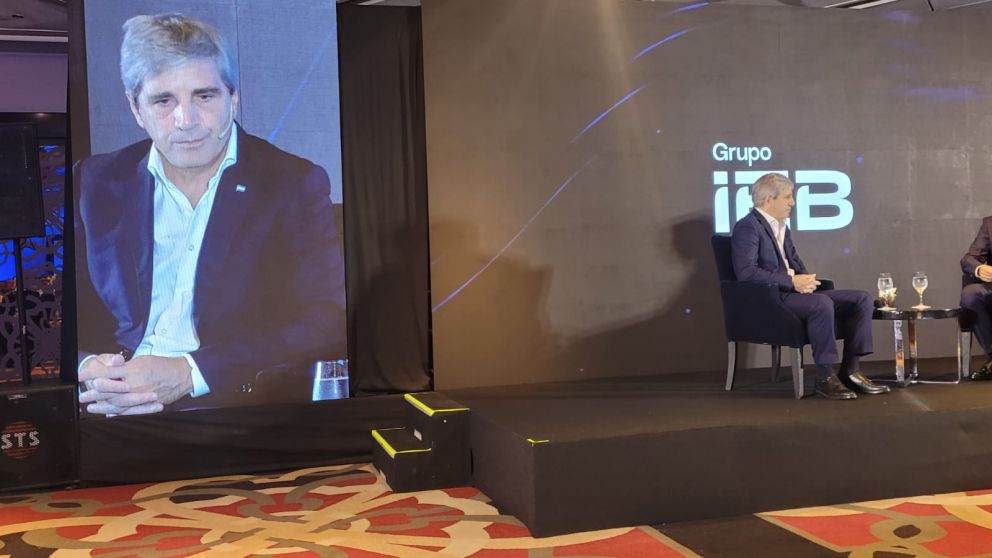 Luis Caputo pone el eje en la formalización de empleo
