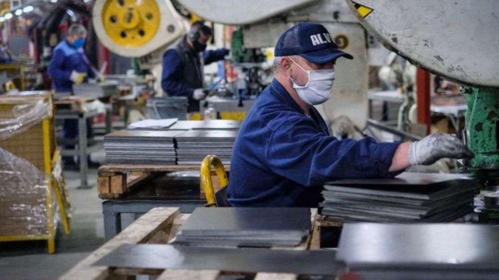 La industria es uno de los sectores más perjudicados por el modelo