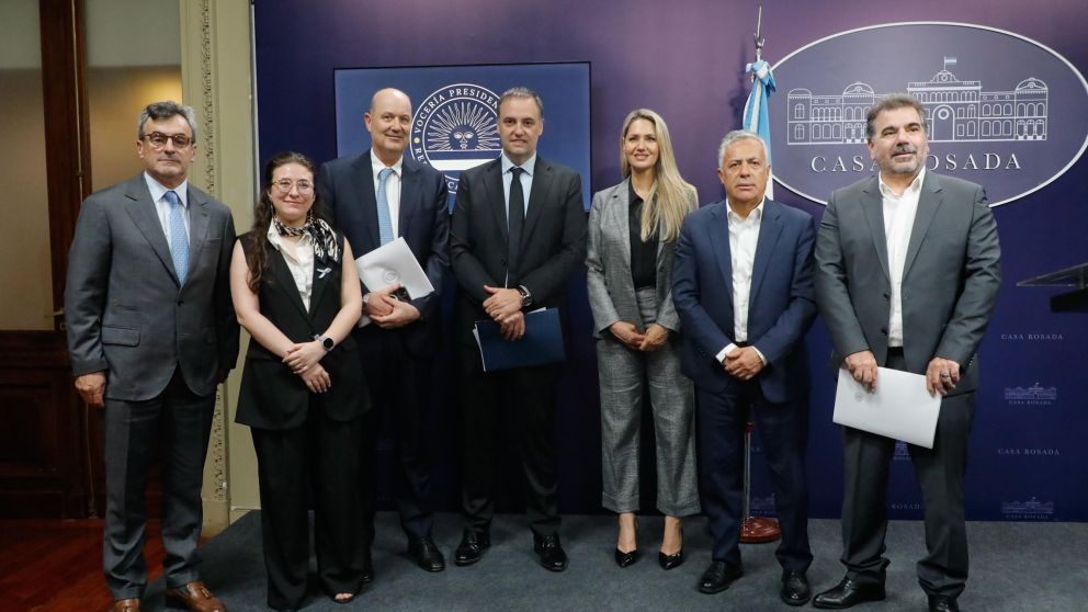 Presentación del informe final del Consejo de Mayo