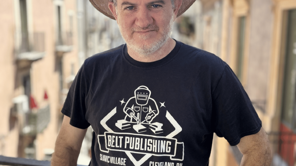El escritor y tallerista Santiago Llach.