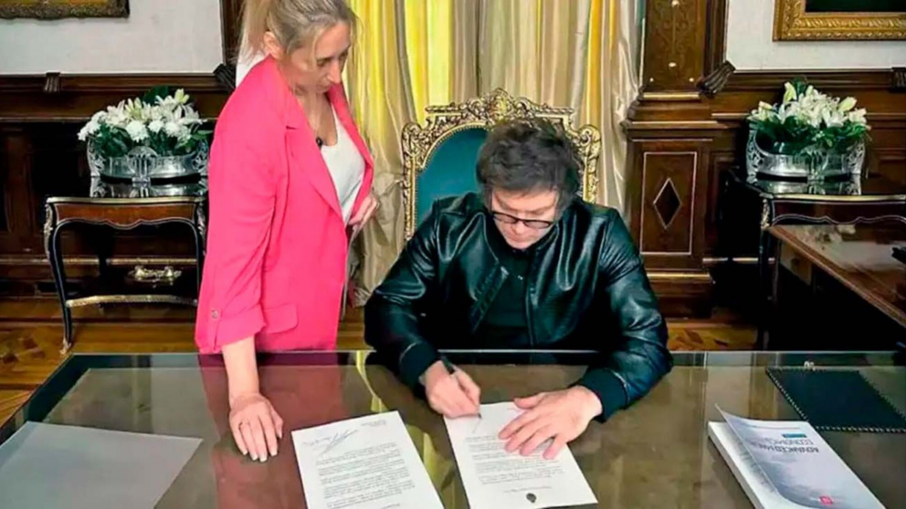 Javier Milei convocó a sesiones extraordinarias en el Congreso por la reforma laboral.