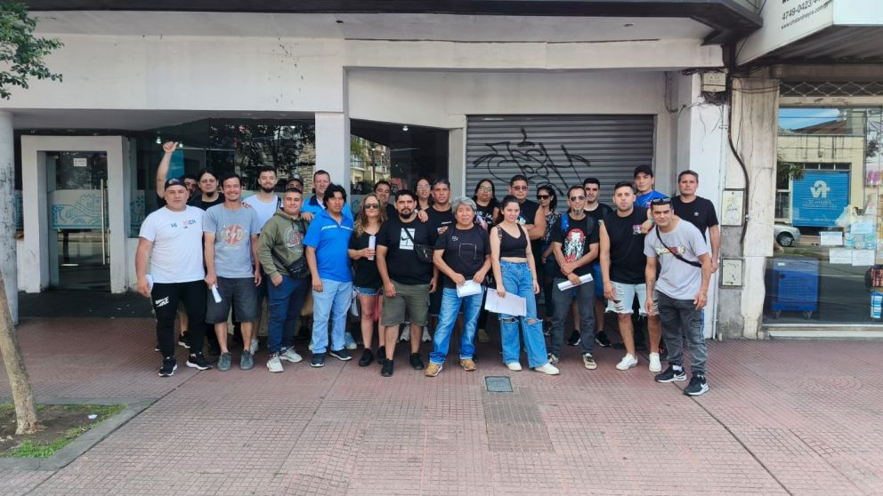 Los 40 trabajadores despedidos de la planta de muebles de Color Living que cerr� en Pacheco