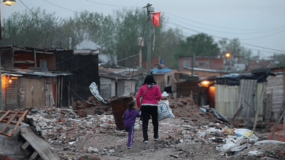 Predio tomado, en un lote del frigorifico Firescor sobre Montevideo. y calle 169 en Quilmes. El 04_10_2011
Foto: Fabian Marelli