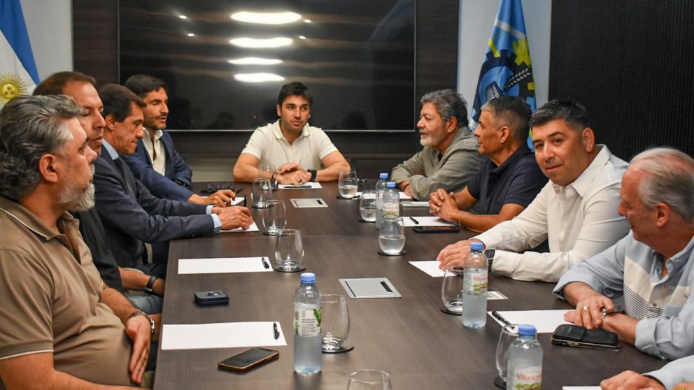 La reunión entre la CGT y los gobernadores se realizó en la sede del Banco de Chubut