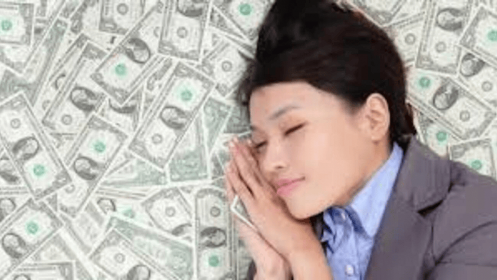 ¿Qué revela la psicología cuando soñás con dinero?