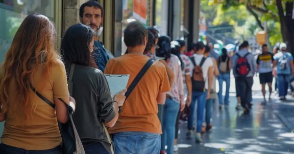 Empleo formal en Argentina cae 0,11%: más de 300 mil puestos perdidos