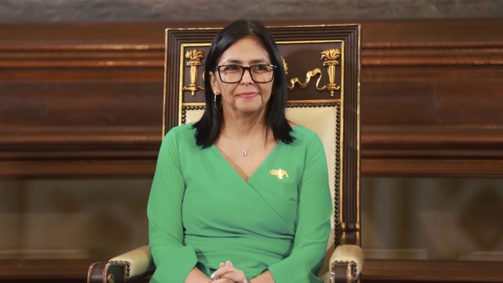 "No vamos a descansar ni un minuto hasta tener de vuelta al presidente", aseguró Delcy Rodríguez