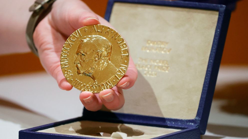 El gesto de Machado a Trump y los casos donde el Nobel de la Paz cambió de dueño