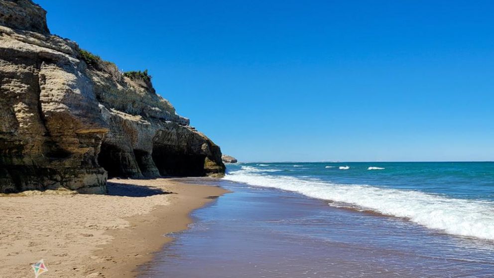 La playa argentina donde el mar alcanza temperaturas caribe�as: c�mo llegar