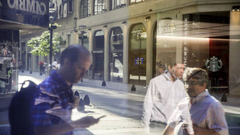 En el mercado informal, el dólar blue se ofreció con una pequeña suba diaria