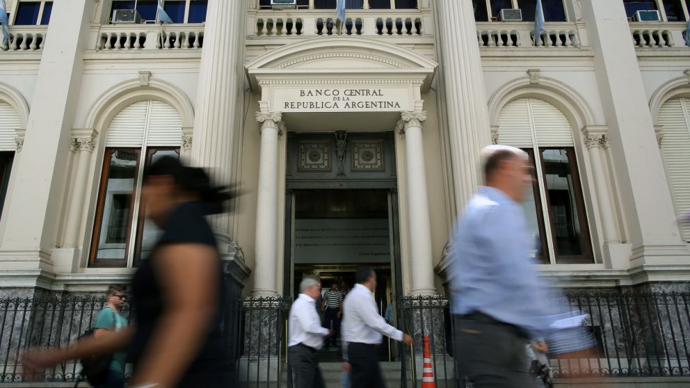 Las reservas del Banco Central cayeron USD 871 millones y tocaron su nivel m�s bajo desde enero