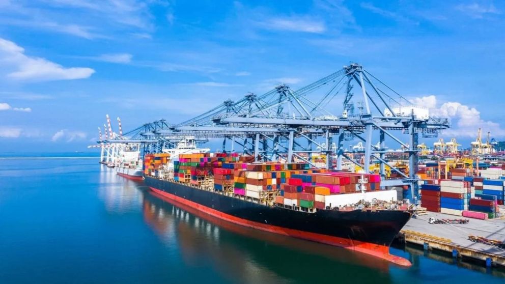 El cambio en los precios de importación mejoró el superavit comercial.