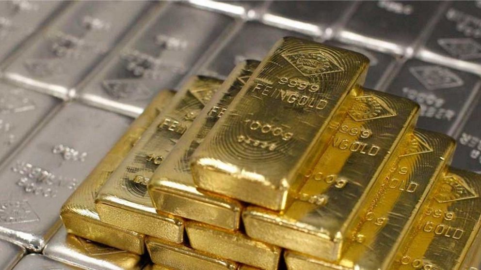 Cae la cotización del oro