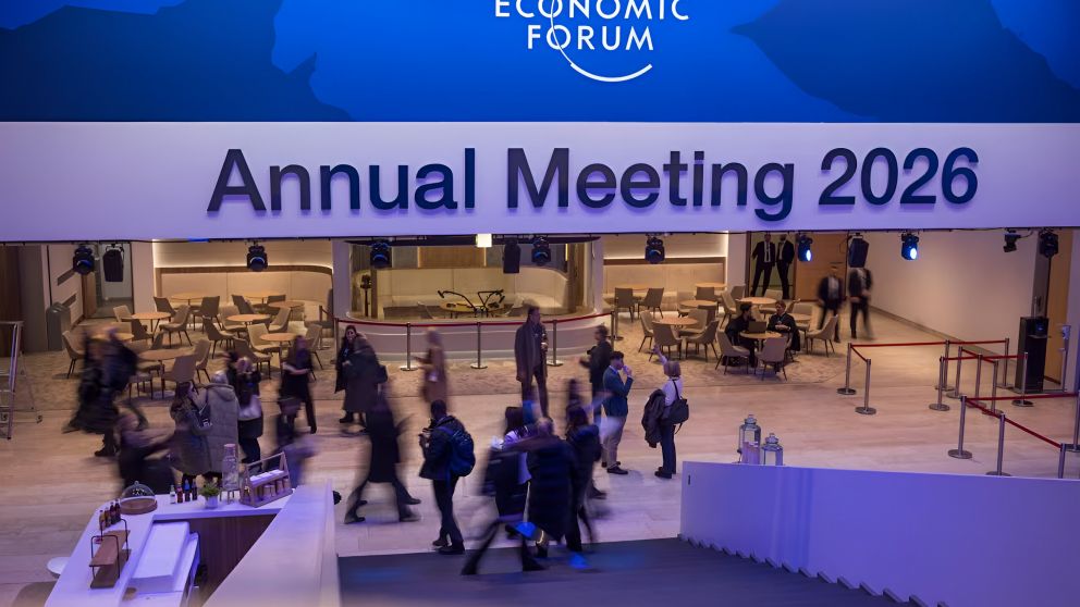 La sede del Foro de Davos 2026 fue evacuada ante la presencia de humo.