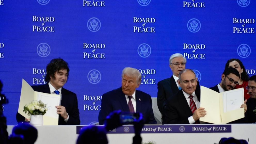 Milei firmó el plan de paz propuesto por Trump en Davos