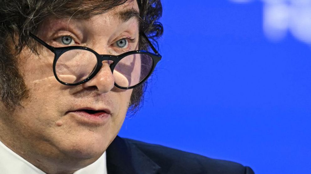 Para Javier Milei, las bandas deben marcar que el dólar no "pueda valer cualquier cosa" y, así, acotar la volatilidad