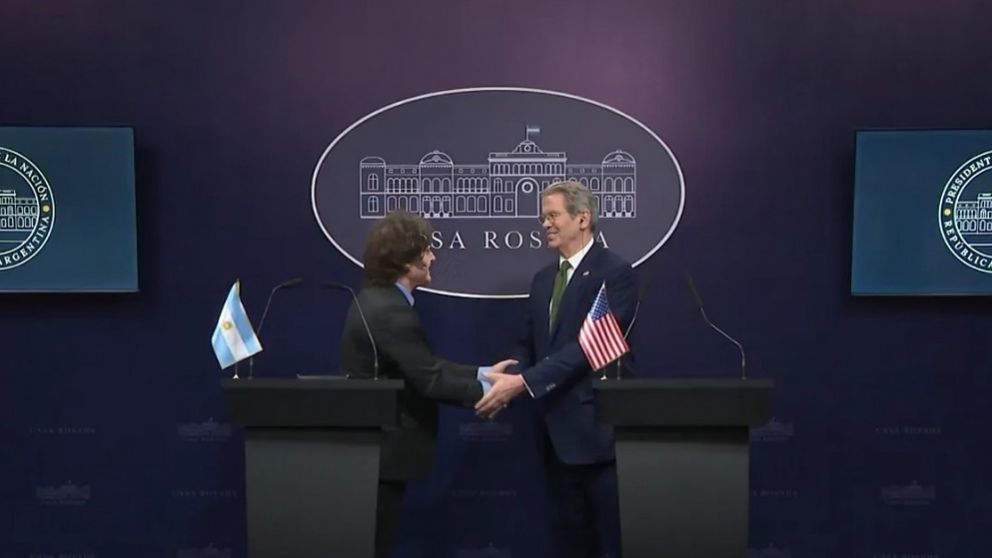 Para Scott Bessent, Javier Milei "transformó la Argentina para mejor"