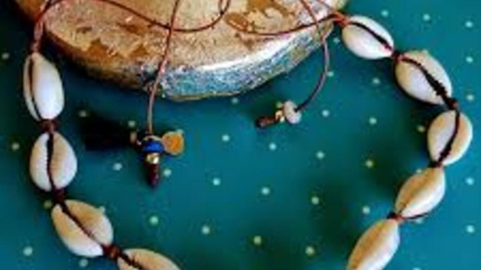 Collar de caracoles: el accesorio estrella del verano que el Feng Shui pone en duda