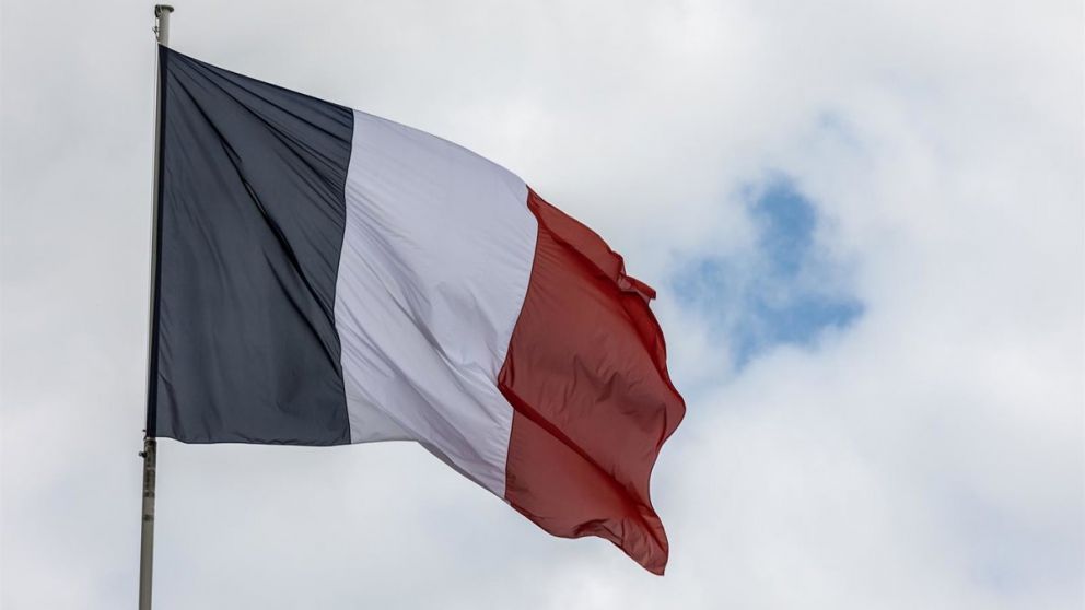 Detienen en Francia a dos británicos de ultraderecha por incitar al odio hacia migrantes