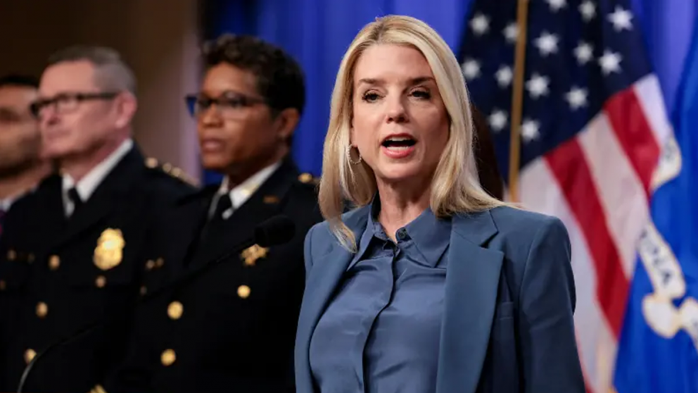 Pam Bondi, la "dama de hierro de la administración" Trump