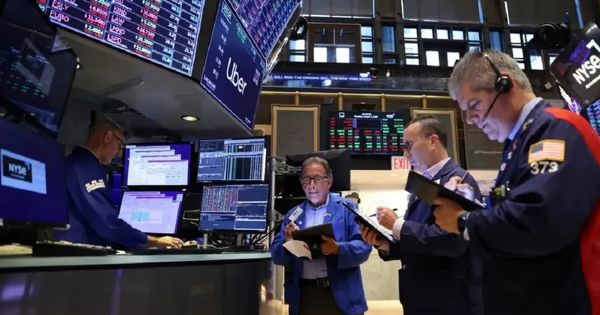 Acciones argentinas suben hasta 6,7% mientras Wall Street cae