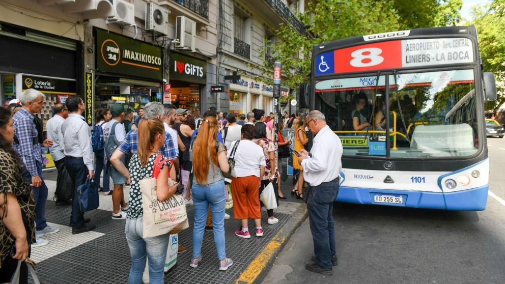 UTA y empresas se re�nen para destrabar la paritaria y evitar un paro en el AMBA