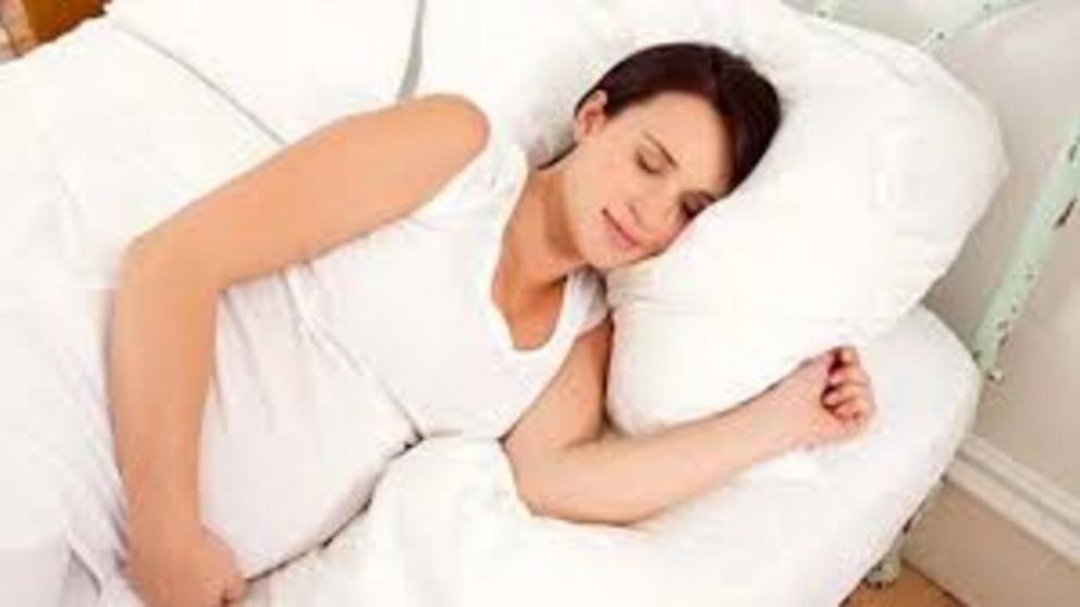 Dormir de este lado de la cama puede cambiar tu energía diaria, según el Feng Shui