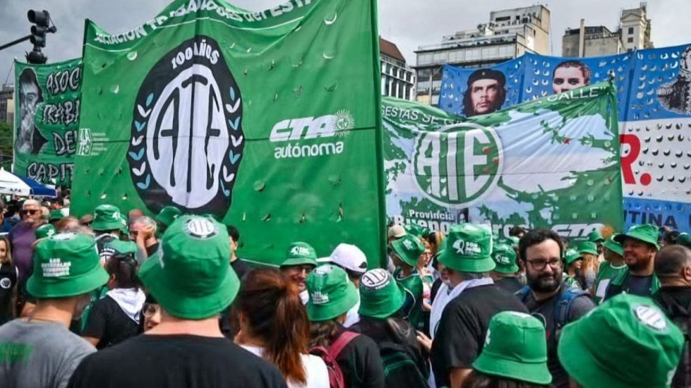 ATE convoca a un paro nacional contra la reforma laboral y presiona a la CGT