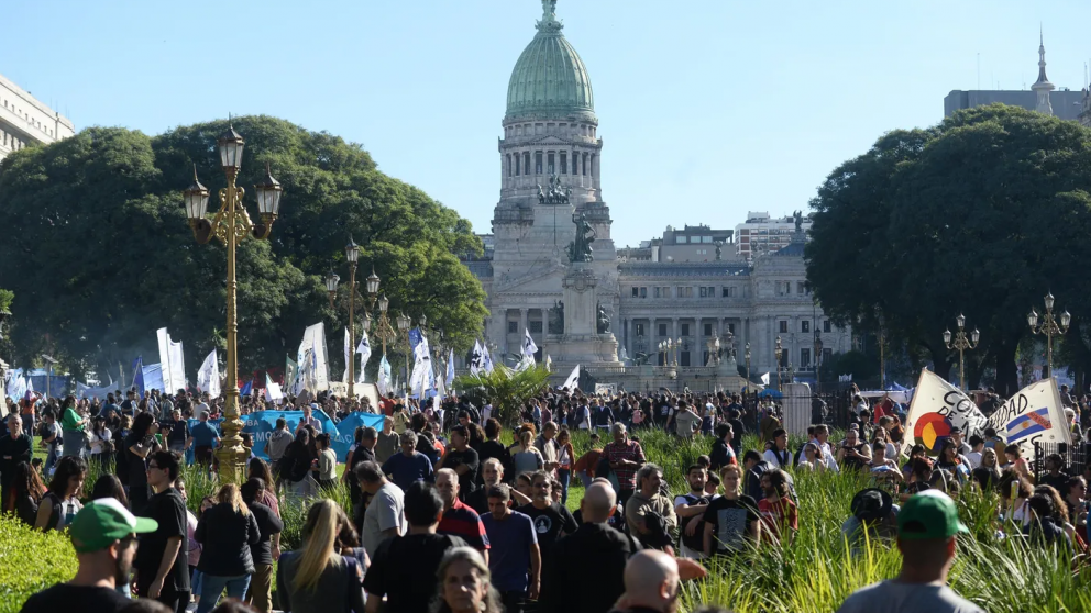 Organizaciones gremiales protestan en contra de la reforma laboral